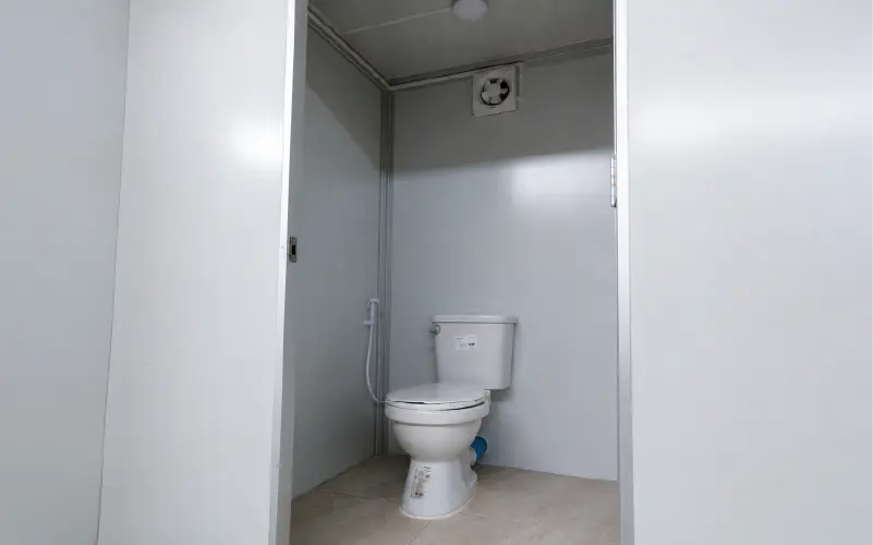 knockdown-toilet-TL05-1212-inside ภายในห้องน้ำน็อคดาวน์ TL05-1212 พร้อมโถสุขภัณฑ์และพัดลมระบาย