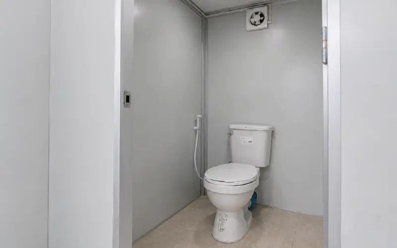 knockdown-toilet-TL05-1515-inside ภายในห้องน้ำน็อคดาวน์ TL05-1515 พร้อมโถสุขภัณฑ์และพัดลมระบาย